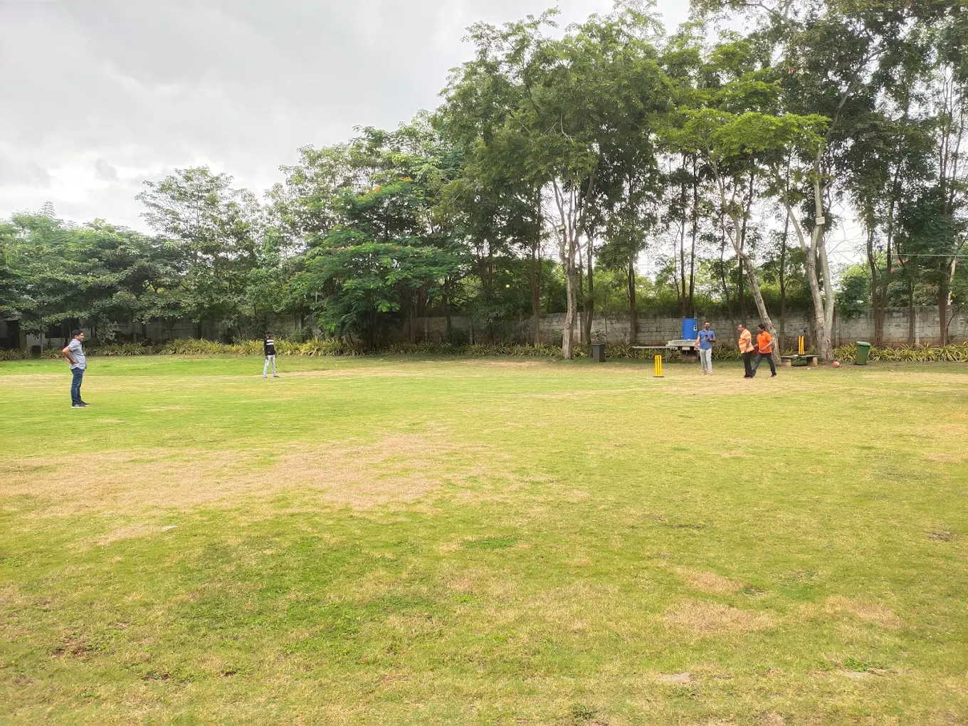 sandalwood-grove-retreat-thatched-cottages-pathway