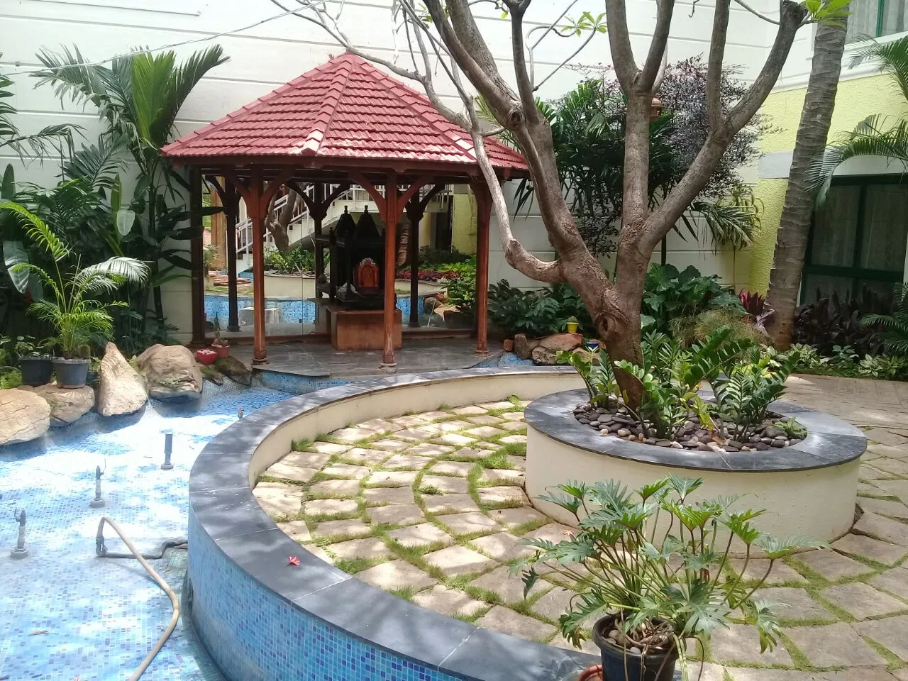 sandalwood-grove-retreat-swimming-pool-sunset