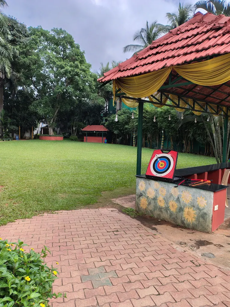 bluemist-retreat-open-lawn-gazebo